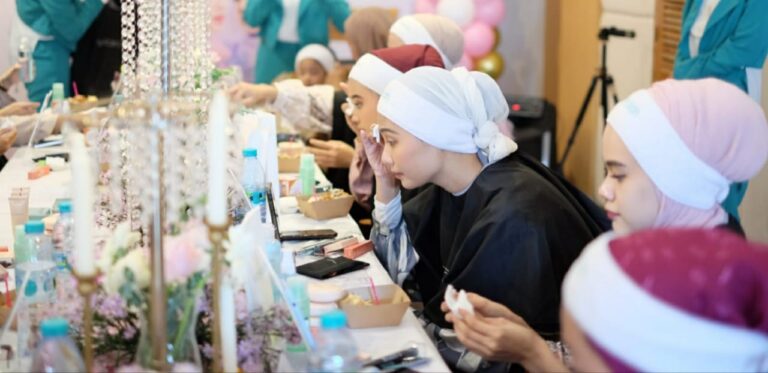 2023, Wanita Muslimah dalam Balutan Tren Make Up