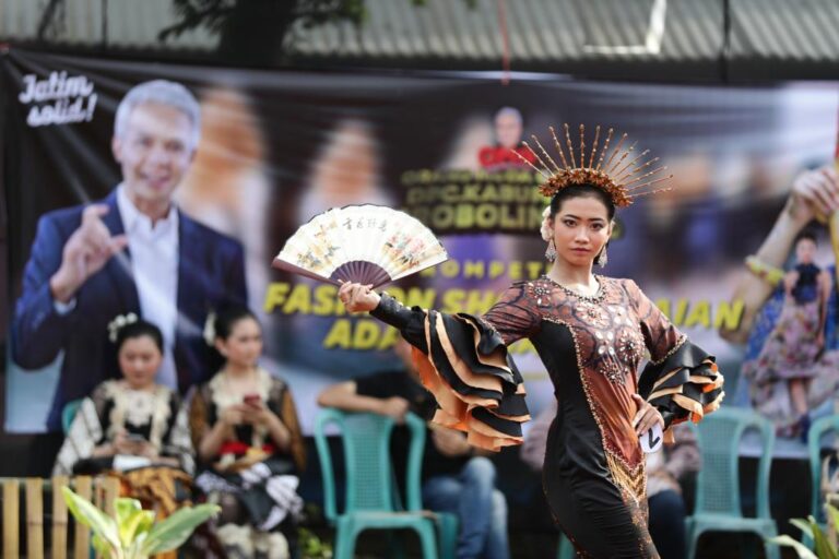 Lestarikan Budaya, Orang Muda Ganjar Jatim Gelar Lomba Fashion Show Pakaian Adat Nusantara