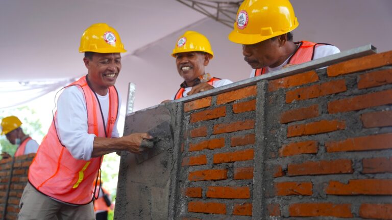 SIG Latih Ratusan Tukang Bangunan, Tingkatkan Kompetensi