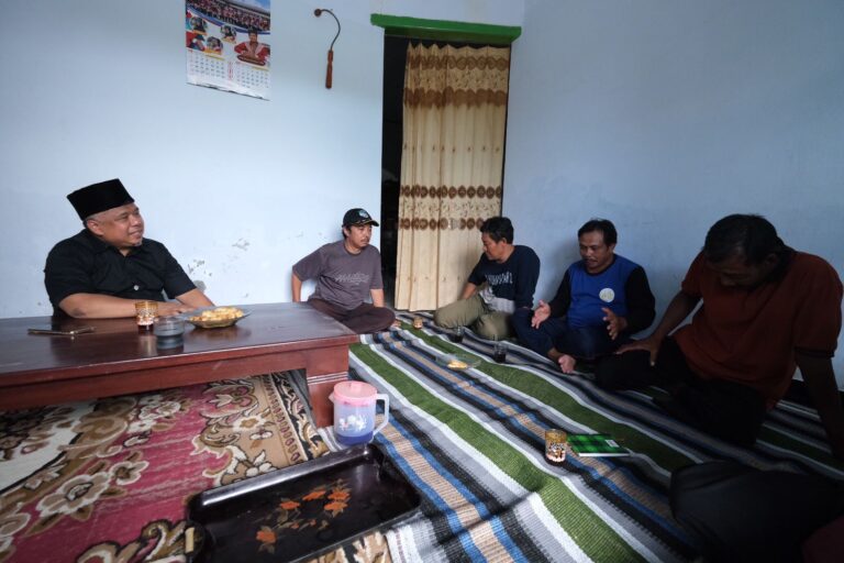 Anggota DPRD Jatim, Irwan Setiawan berkunjung ke Banyuwangi.