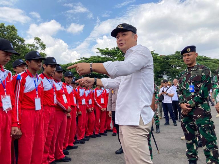 Pelajar hingga Pejabat Pemkot Surabaya Masuk Sekolah Kebangsaan