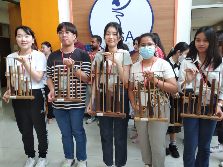 Sekolah NSA Jadi Tempat Pembelajaran Seni Budaya, Puluhan Mahasiswa dan Dosen Mancanegara