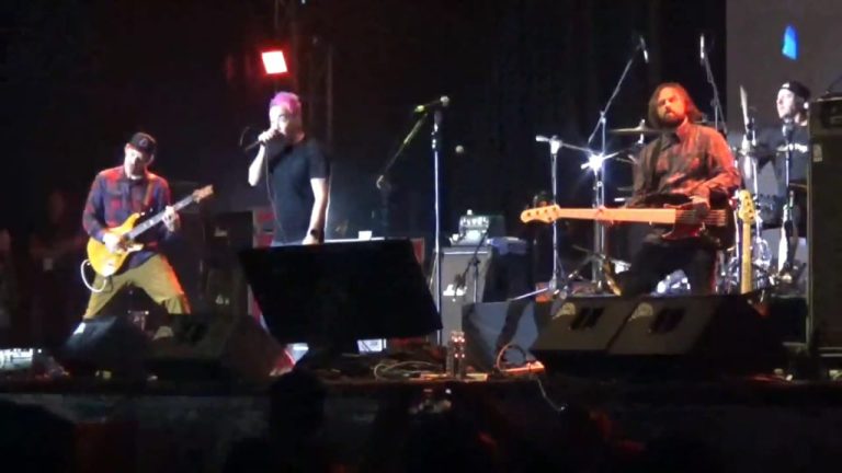 Band Rock Hoobastank Guncang Surabaya