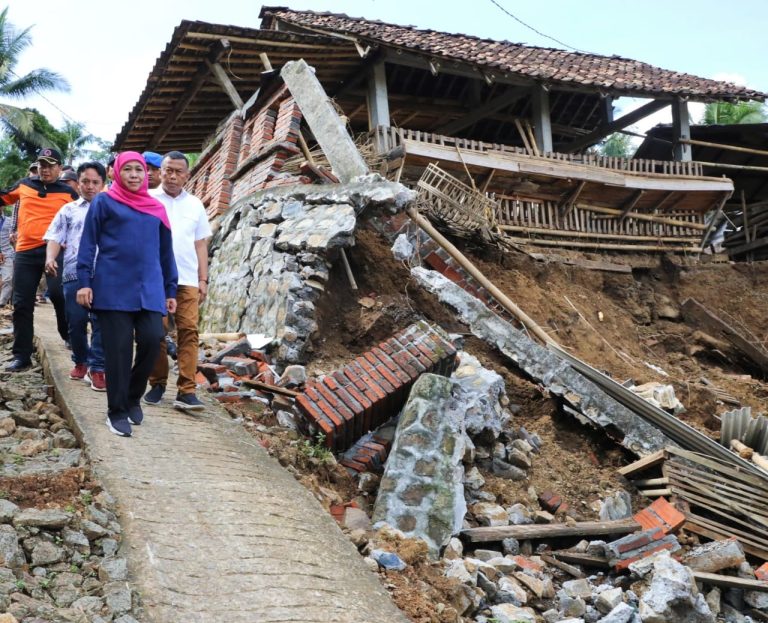 Tanah Bergerak di Ponorogo, Gubernur Siapkan Anggaran BTT untuk Pembangunan Rumah Warga Terdampak