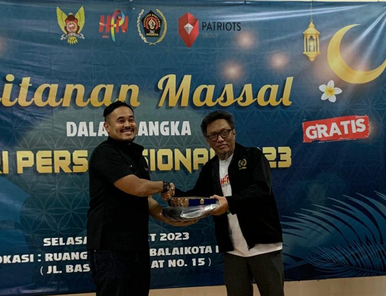 Puluhan Anak Ikuti Sunatan Massal HPN 2023 PWI Jatim di Kediri