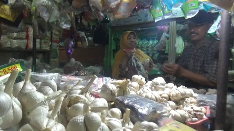 Jelang Ramadhan, Harga Bawang Putih dan Cabai Semakin Pedas