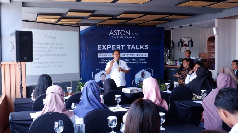 Archipelago International Berbagi Pengetahuan di Aston Inn Jemursari