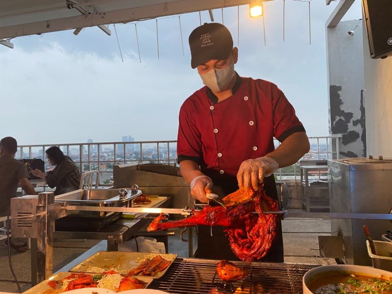 Buka Puasa Sambil Nikmati Langit Senja di Maxone Hotel Dharmahusada