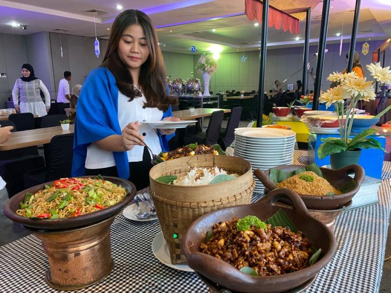 Buka Puasa di Hotel Dafam Pacific Caesar, Berhadiah Logam Mulia dan Sepeda Lipat