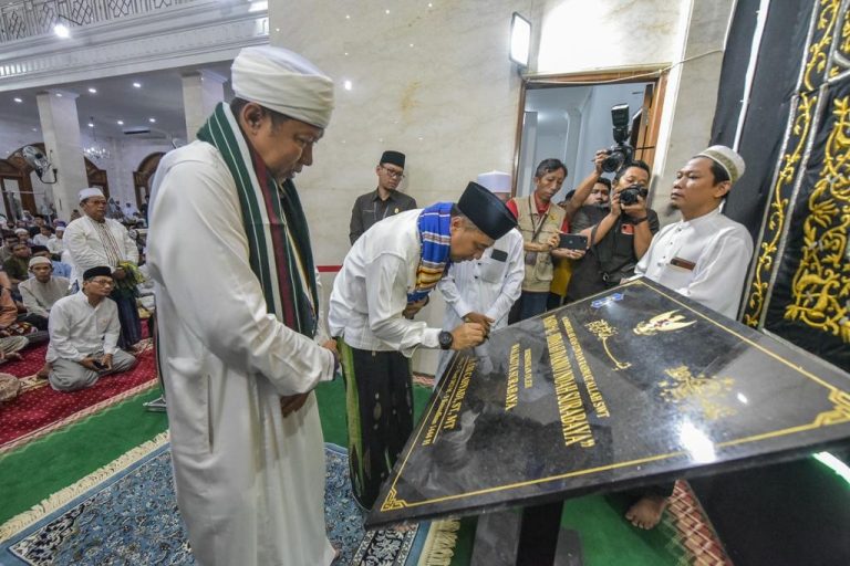 Safari Ramadan, Wali Kota Eri bersama Baznas Galakkan Zakat