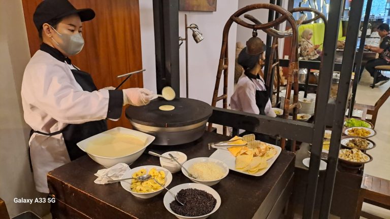 Beragam Menu Bukber di Hotel Santika Jemursari