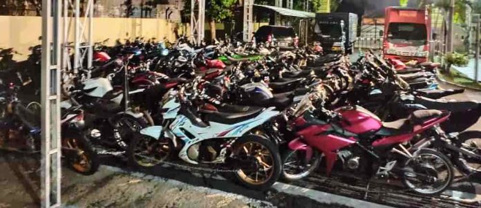 Puluhan motor brong diamankan di Polresta Banyuwangi, Minggu (2/4/2023) malam.