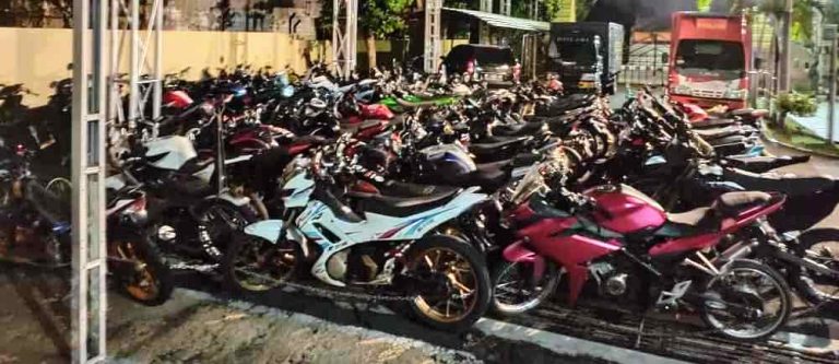 Puluhan motor brong diamankan di Polresta Banyuwangi, Minggu (2/4/2023) malam.