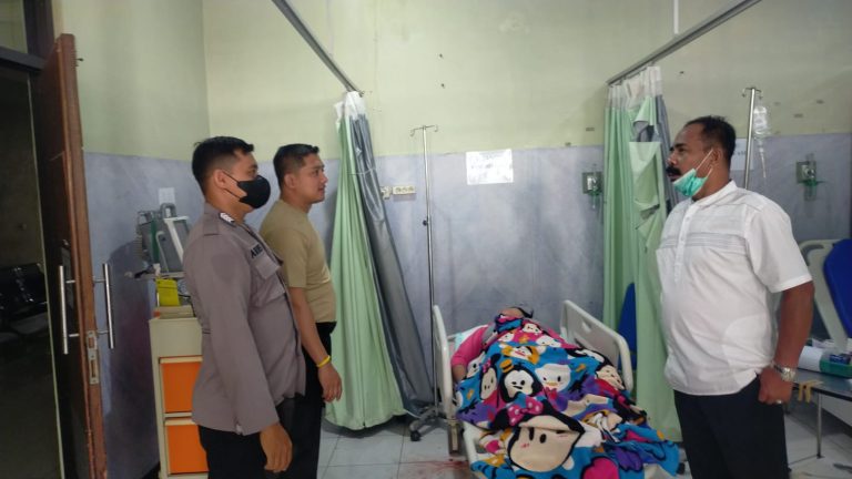 Remaja perempuan yang terjun bebas dari atas jembatan dirawat di RS NU Mangir, Banyuwangi, Kamis (6/4/2023) pagi.