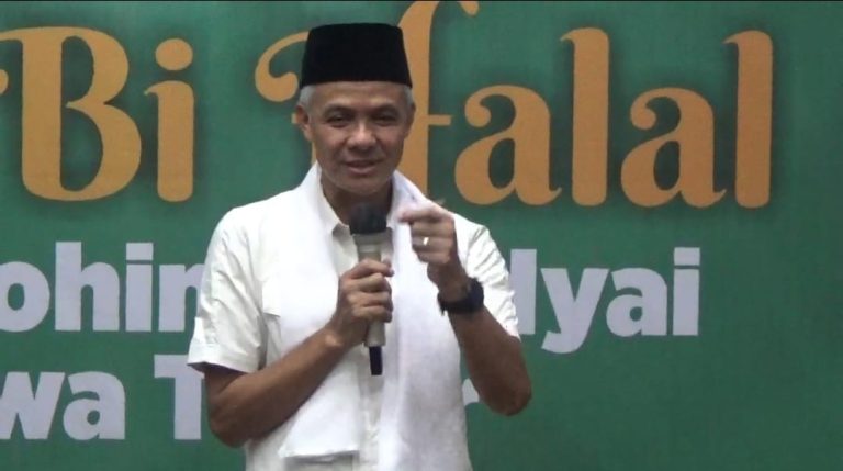 Ganjar Pranowo Datangi Ponpes Putri, Tekankan Pentingnya Perjuangan Ibu