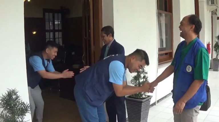 Bawa 14 Tim Dokter, RS Terapung Unair Skrining Kesehatan Warga Pedalaman