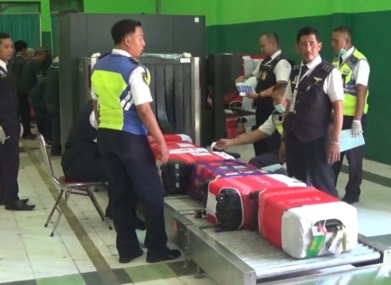 PPIH Sita Puluhan Bungkus Rokok dalam Koper Jemaah Haji