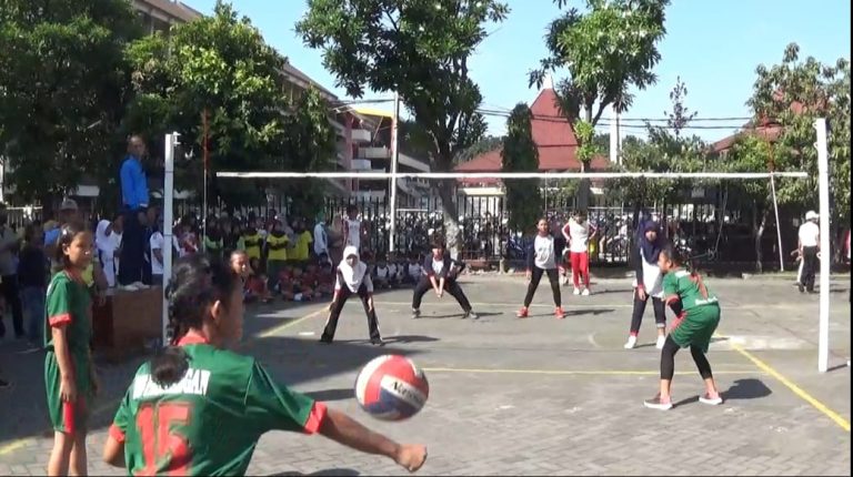 Cari Bibit Atlet Muda, SMPTAG Surabaya Gelar Lomba Voli Tingkat SD