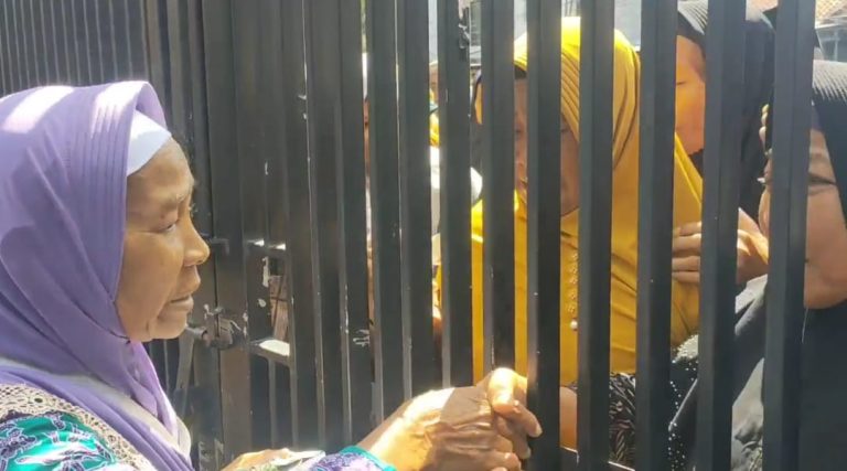 Langka, Satu Calon Haji Diantar Kerabat dan Tetangga Satu Desa