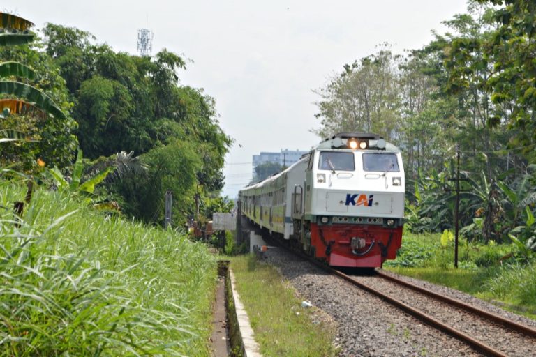 Penumpang KA tidak lagi diwajibkan menggunakan masker. (foto/dok)