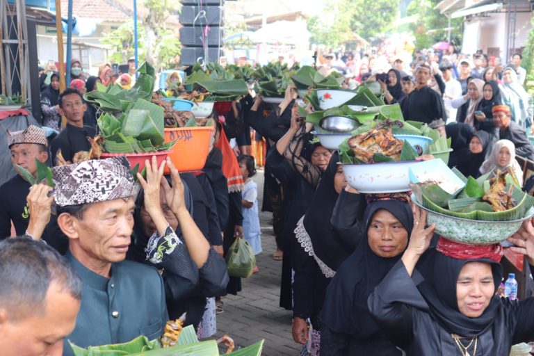 Selamatan Sumber Air, Warga Osing Banyuwangi Gelar Tradisi Ithuk-ithukan