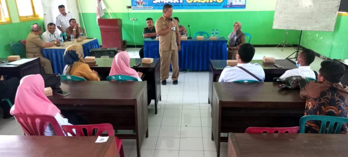 Para pengajar PKBM milik terduga teroris di Banyuwangi diberikan ceramah wasbang, Senin (5/6/2023) siang. (foto/udi)