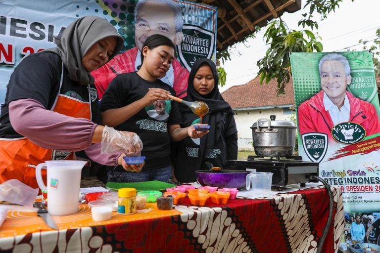 Beri Ide Peluang Usaha, Kowarteg Dukung Ganjar Gelar Pelatihan Cara Buat Kue di Nganjuk