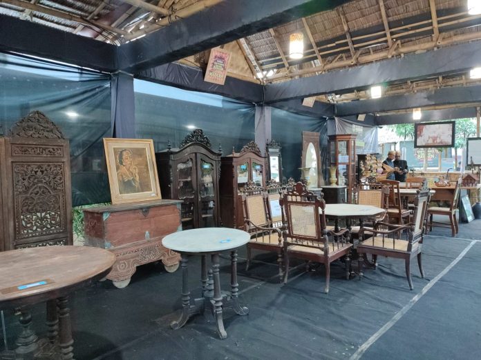 Aneka barang kuno antar-etnis di Banyuwangi dipamerkan dalam Festival Jaman Bengen, Senin (12/6/2023). (foto/udi)