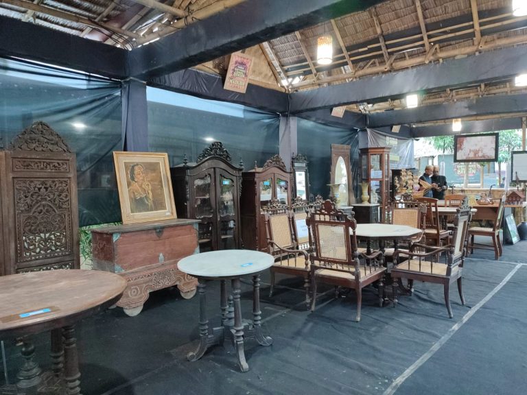 Aneka barang kuno antar-etnis di Banyuwangi dipamerkan dalam Festival Jaman Bengen, Senin (12/6/2023). (foto/udi)