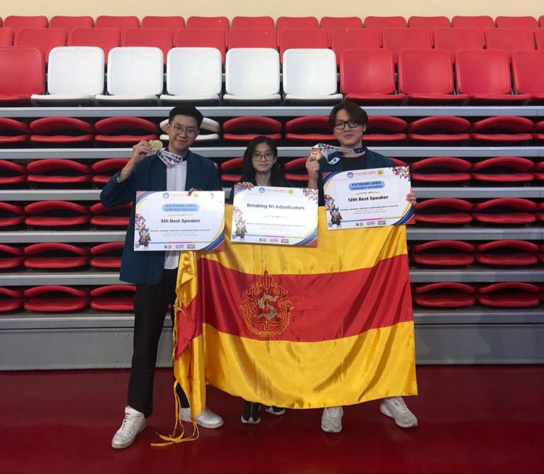 Keren..! Mahasiswa Ubaya Raih Emas di Ajang Debat Nasional 2023