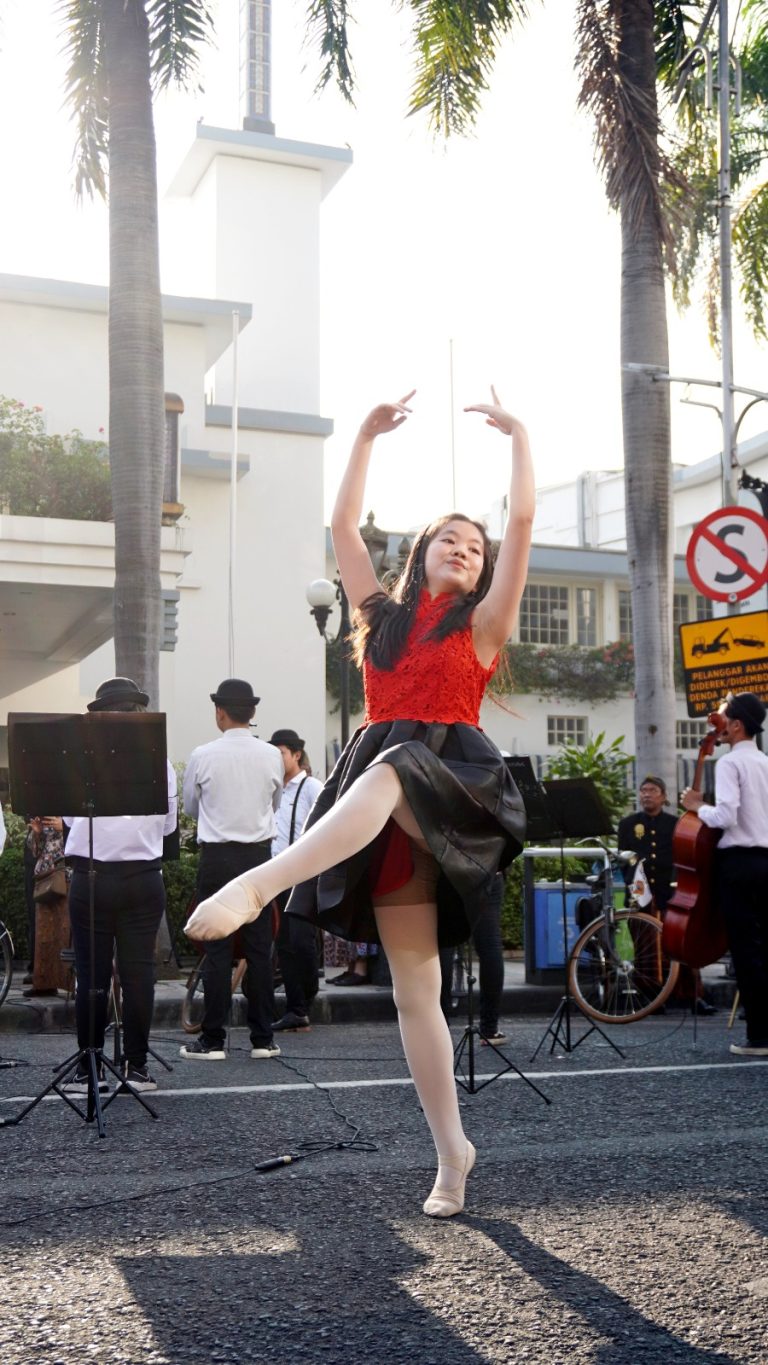 Rendezvous di Jalan Tunjungan yang Melegenda