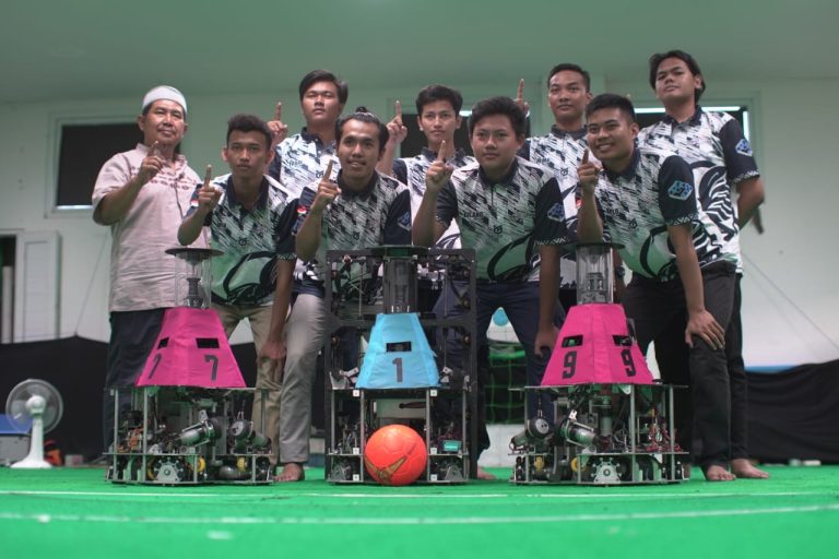 Lima Tim Robot Unesa Lolos KRI Tingkat Nasional 2023