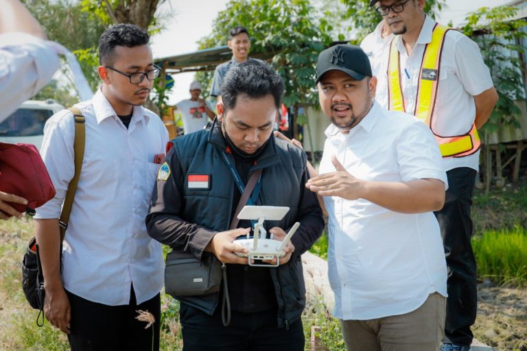 Jalan Kalipadang Gresik Dibangun dengan Kontruksi Khusus