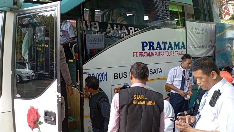 Duabelas Jemaah Haji Kuota Tambahan Gagal Terbang ke Tanah Suci