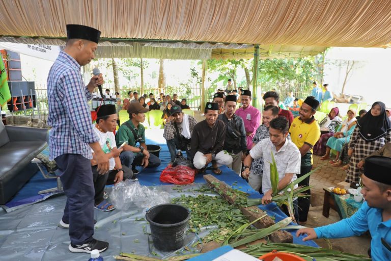 Kyai Muda Ganjar Ajak Petani Blitar Mandiri dengan Sistem Pertanian Terpadu
