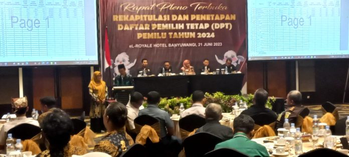 KPU Banyuwangi menggelar pleno penetapan DPT Pemilu, Rabu (21/6/2023) siang. (foto/udi)