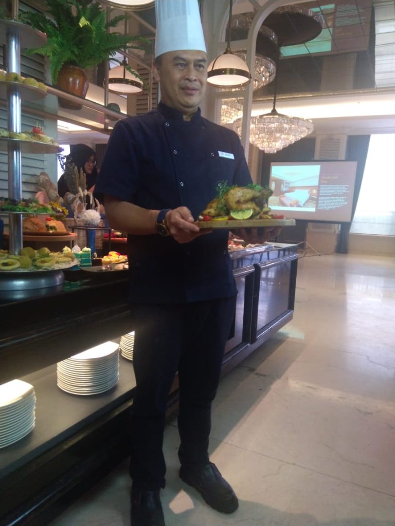 Hebat…., Ada Menu Laut Tengah di The Cafe Java Paragon Hotel