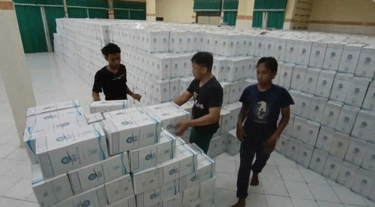 39.780 Dus Air Zamzam Tiba di Embarkasi Surabaya