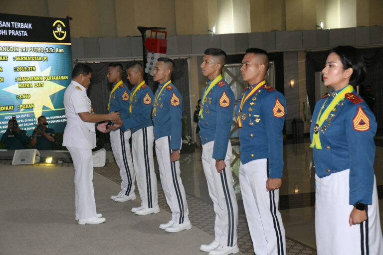 KASAL Tutup Pendidikan dan Me-Wisuda Taruna AAL Angkatan ke-68 TA 2023