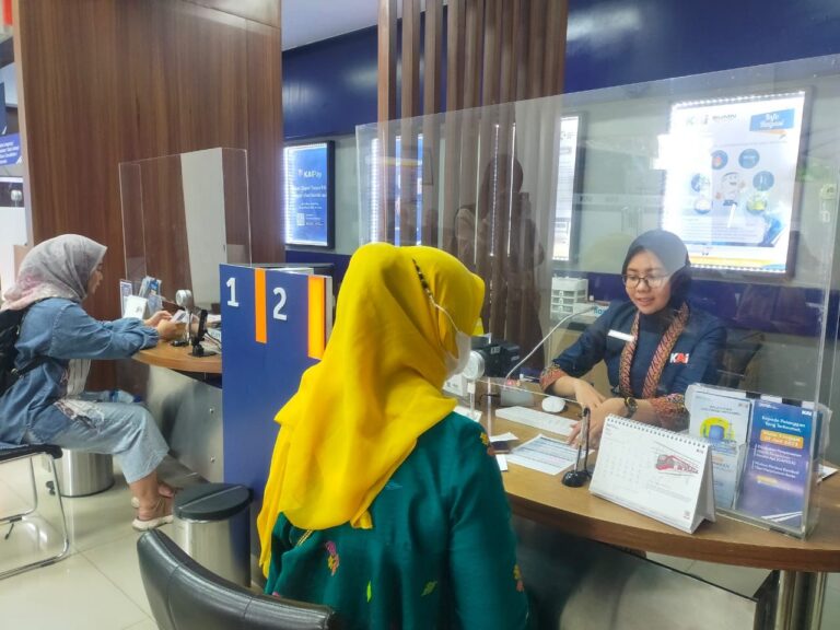 Enam Bulan, 2,5 Juta Penumpang Naik KA di Daop 8 Surabaya