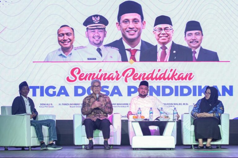 Gayeng…., Seminar Ramah Anak Kolaborasi PWI – Dinas Pendidikan Gresik