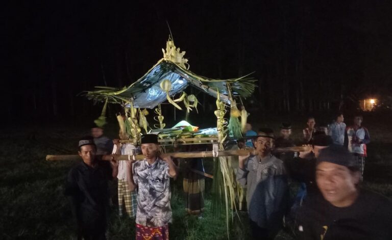 Bulan Suro, Warga Lereng Gunung Raung Gelar Selamatan 5.000 Tumpeng