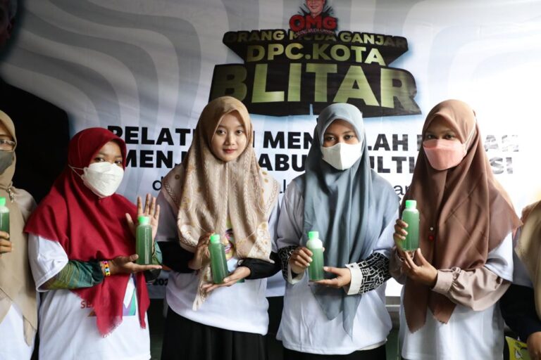 Orang Muda Ganjar Gelar Pelatihan Daur Ulang Limbah Jadi Sabun di Blitar