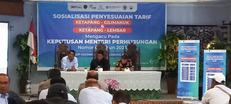 Sosialiasi penyesuaian tarif penyeberangan di Banyuwangi, Sabtu (29/7/2023). (foto/udi)