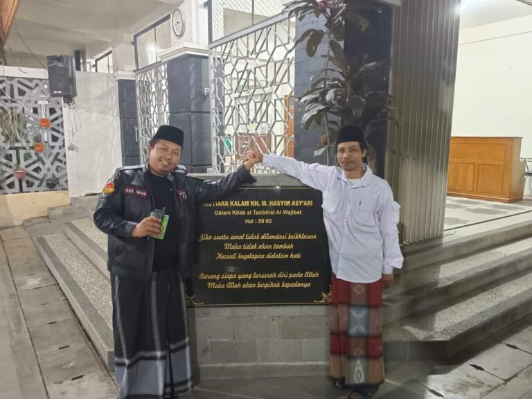 Gus Iwan Hafidz Cahyono Ziarah ke Makam KH Hasyim Asy’ari