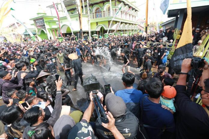 Ritual Kebo-keboan di Desa Alas Malang Kecamatan Singojuruh, Banyuwangi, Minggu (30/7/2023). (foto/ist)