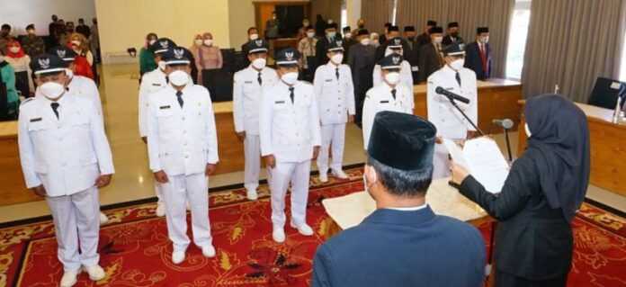 Pelantikan Kepala Desa di Banyuwangi, belum lama ini. (foto/dok)