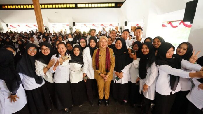 Ratusan guru di Banyuwangi mendapatkan SK PPPK, Selasa (8/8/2023). (foto/ist)