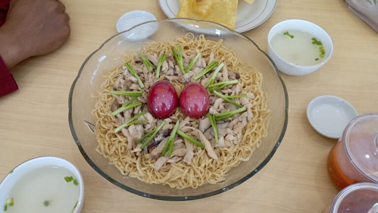 Mie Telur Merah Putih Sambut HUT ke-78 RI