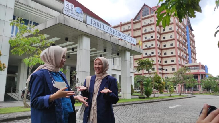 Tiga Hari Dibuka, FK Unesa Diserbu Ratusan Camaba